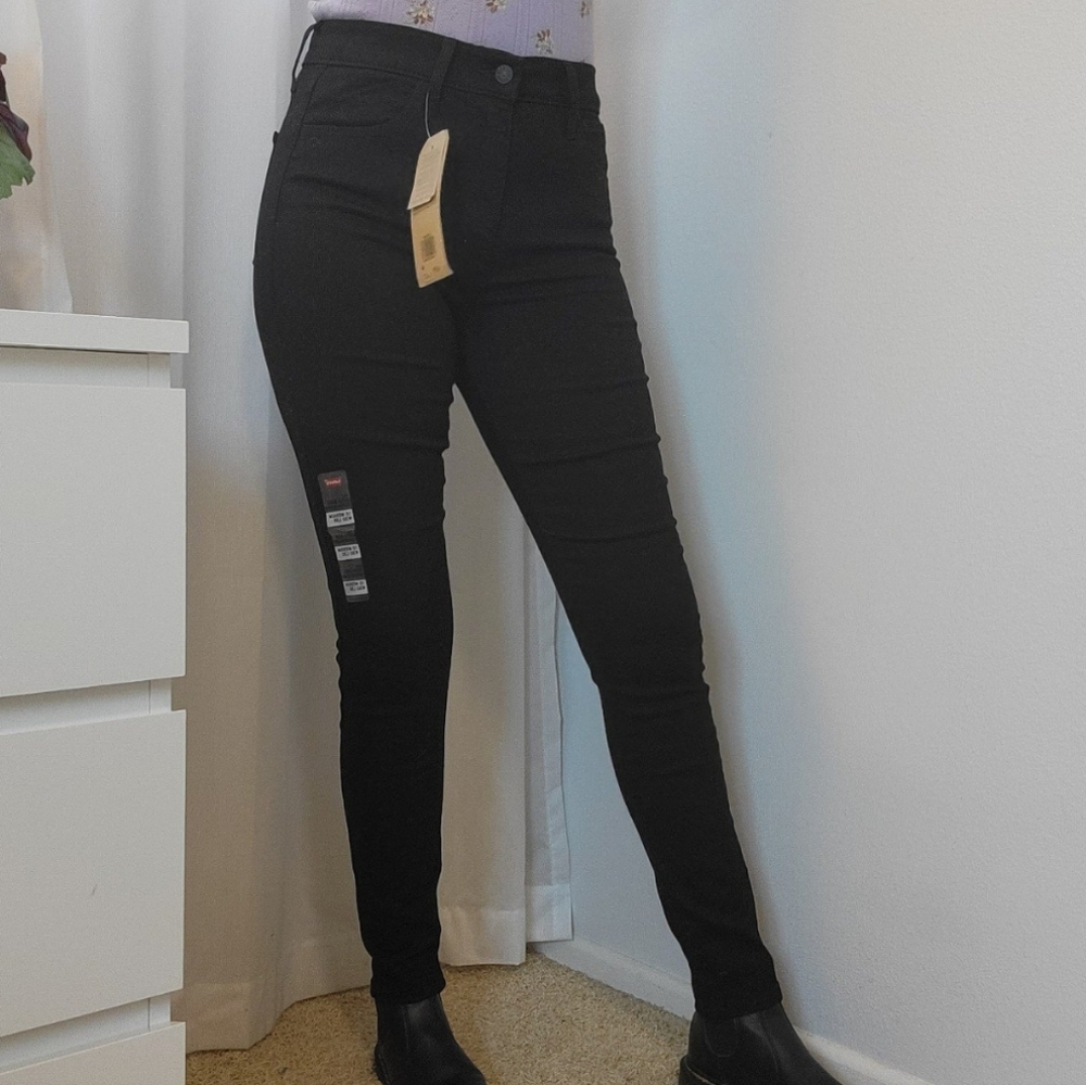 NWT Levi's black jeans